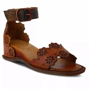 L’Artiste by Spring Step Niarah Sandal NWOB. Sz 39